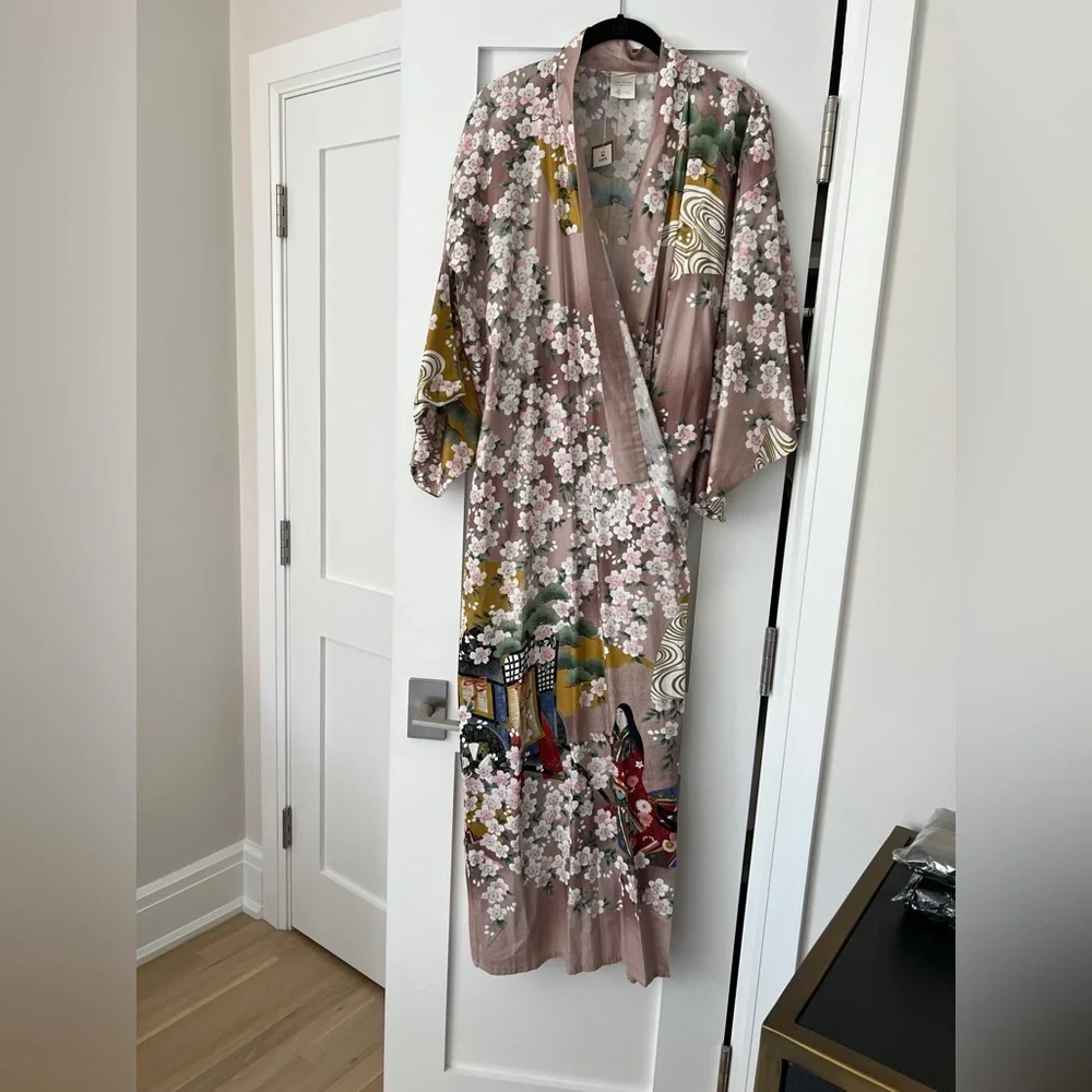 Amita Japanese Floral Kimono Robe - Picture 1 of 4